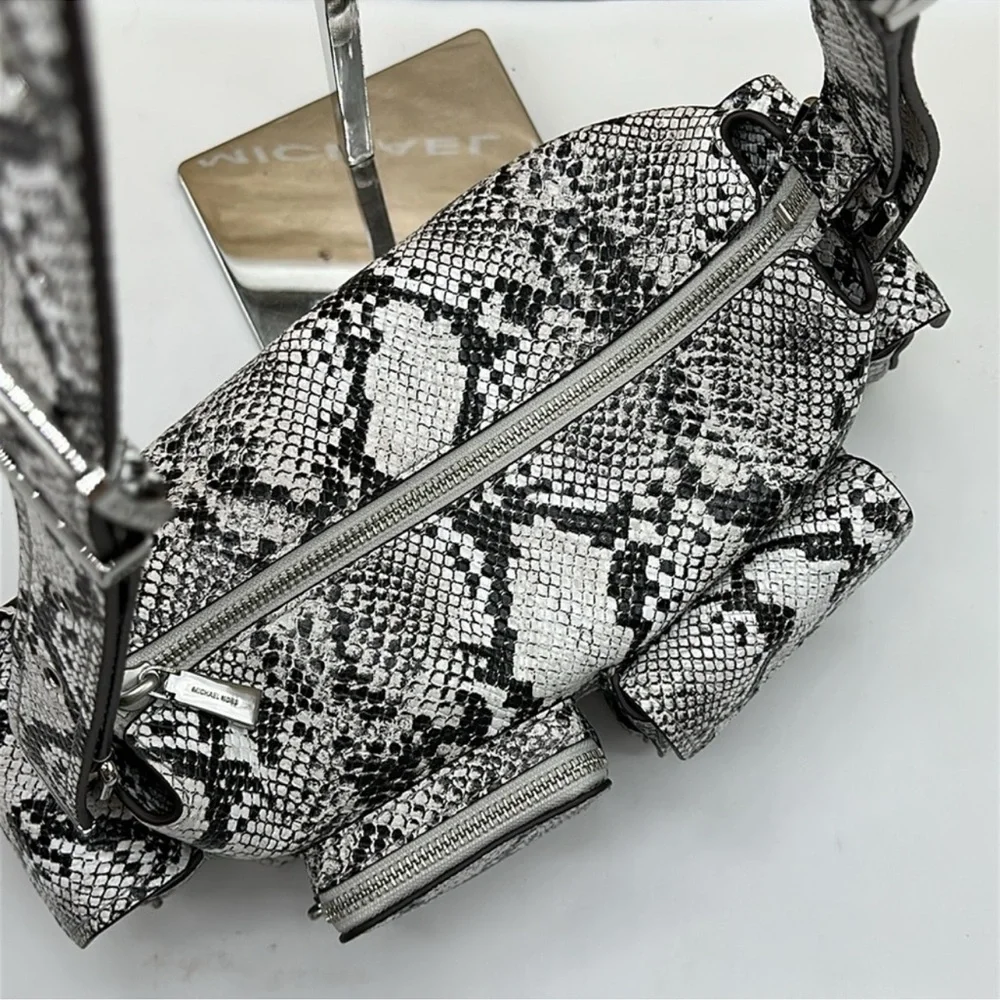 MICHAEL KORS Dakota Md Snake Embossed Leather Pocket Shoulder Bag
ALUMINUM
NWT - Picture 14 of 16